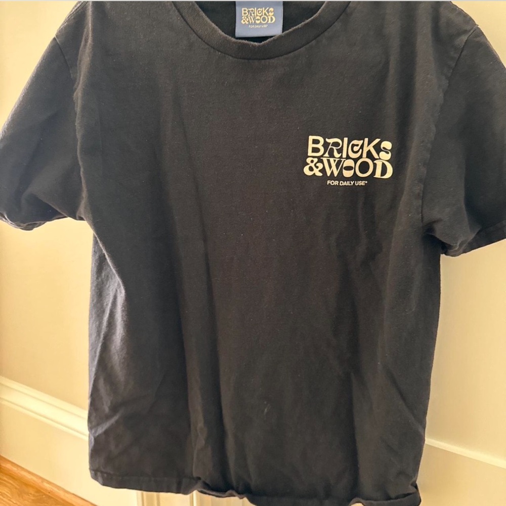 Black brooks and wood tee size m